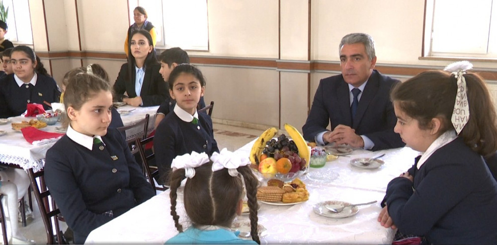 Xüsusi qayğıya ehtiyacı olan uşaqlarla bayram görüşü olub<font color=red> - FOTOLAR</font>