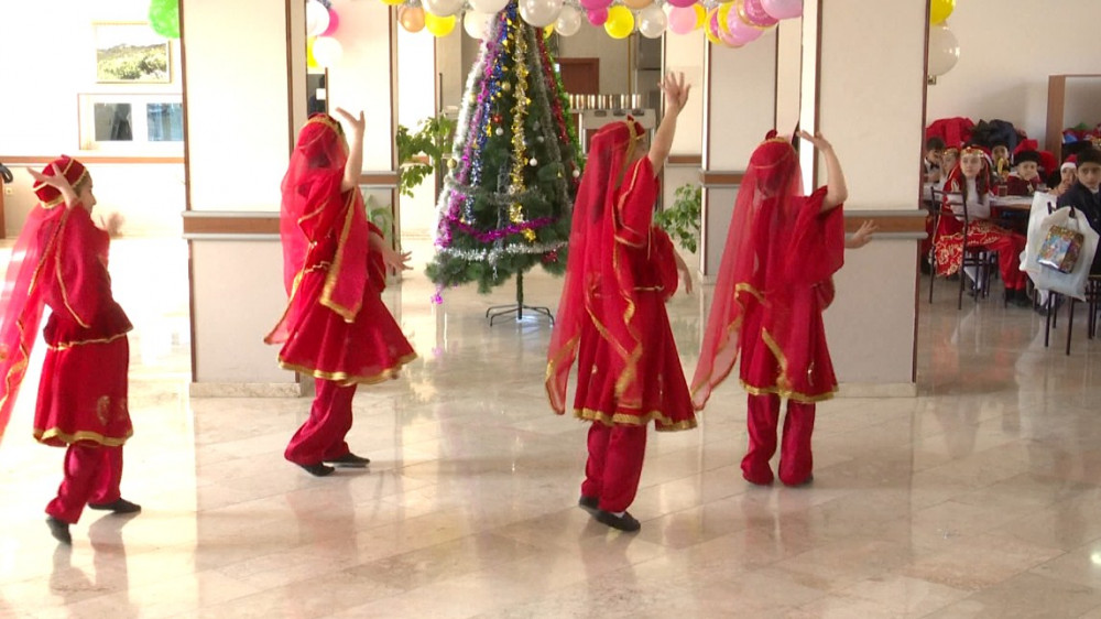 Xüsusi qayğıya ehtiyacı olan uşaqlarla bayram görüşü olub<font color=red> - FOTOLAR</font>