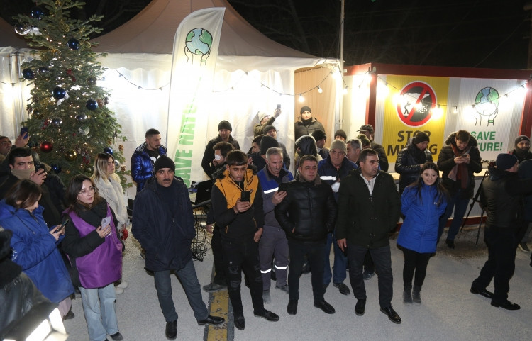 Xankəndi-Laçın yolu: Aksiyaçılar bayram əhvali-ruhiyyəsindədirlər<font color=red> - FOTOLAR</font>