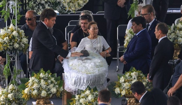 Pele ilə vida mərasimi keçirilir<font color=red> - FOTOLAR</font>