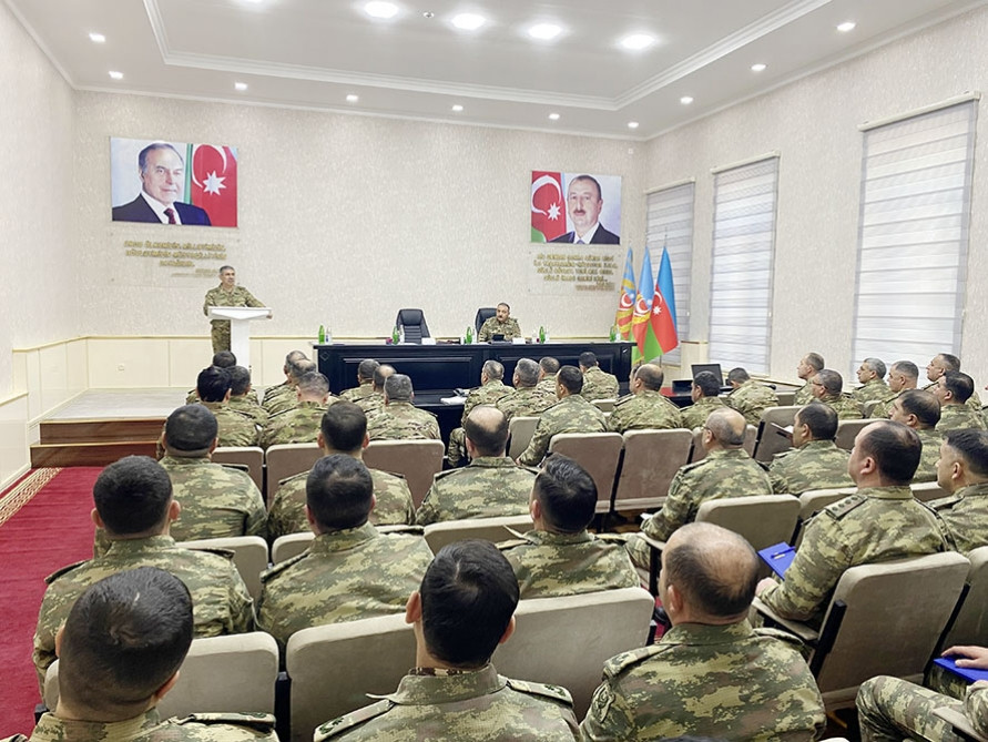 Müdafiə naziri Quru Qoşunlarında olub<font color=red> - FOTOLAR</font>
