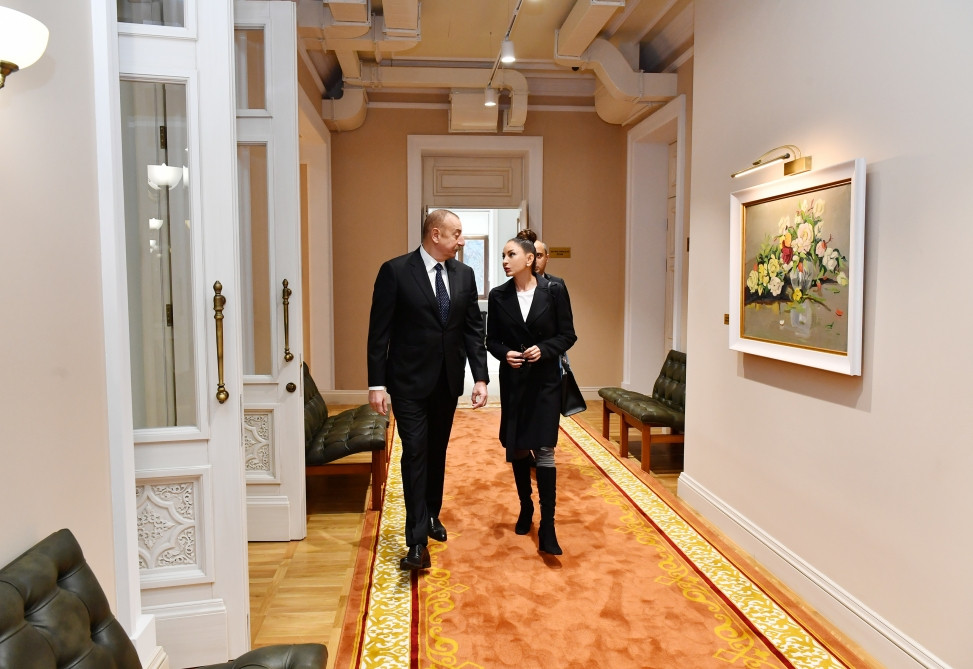 Azərbaycan Prezidenti və birinci xanım Bakıda Uşaq-Gənclər İnkişaf Mərkəzində əsaslı təmirdən sonra yaradılan şəraitlə tanış olublar<font color=red> - FOTOLAR</font>