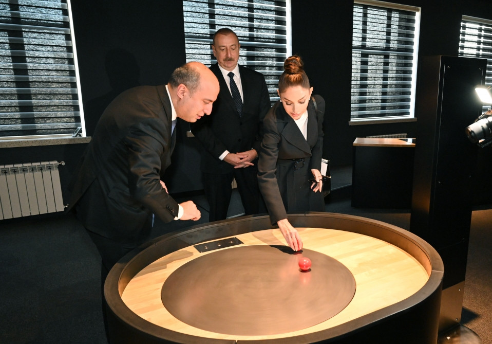 Prezident İlham Əliyev və birinci xanım Mehriban Əliyeva Bakıda “STEAM İnnovasiya Mərkəzi”nin açılışında iştirak ediblər<font color=red> - FOTOLAR</font>