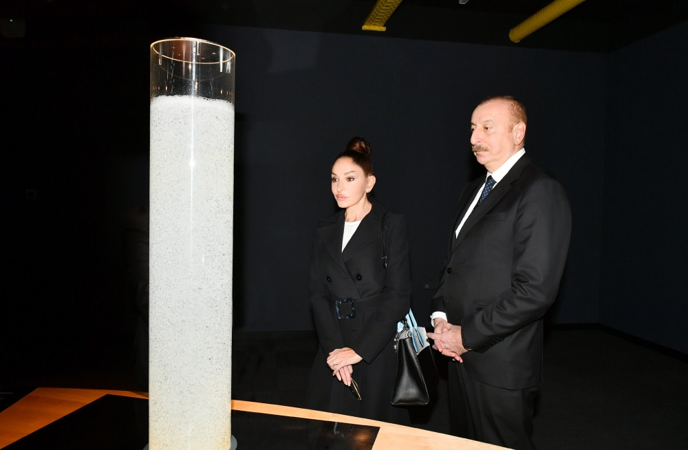 Prezident İlham Əliyev və birinci xanım Mehriban Əliyeva Bakıda “STEAM İnnovasiya Mərkəzi”nin açılışında iştirak ediblər<font color=red> - FOTOLAR</font>