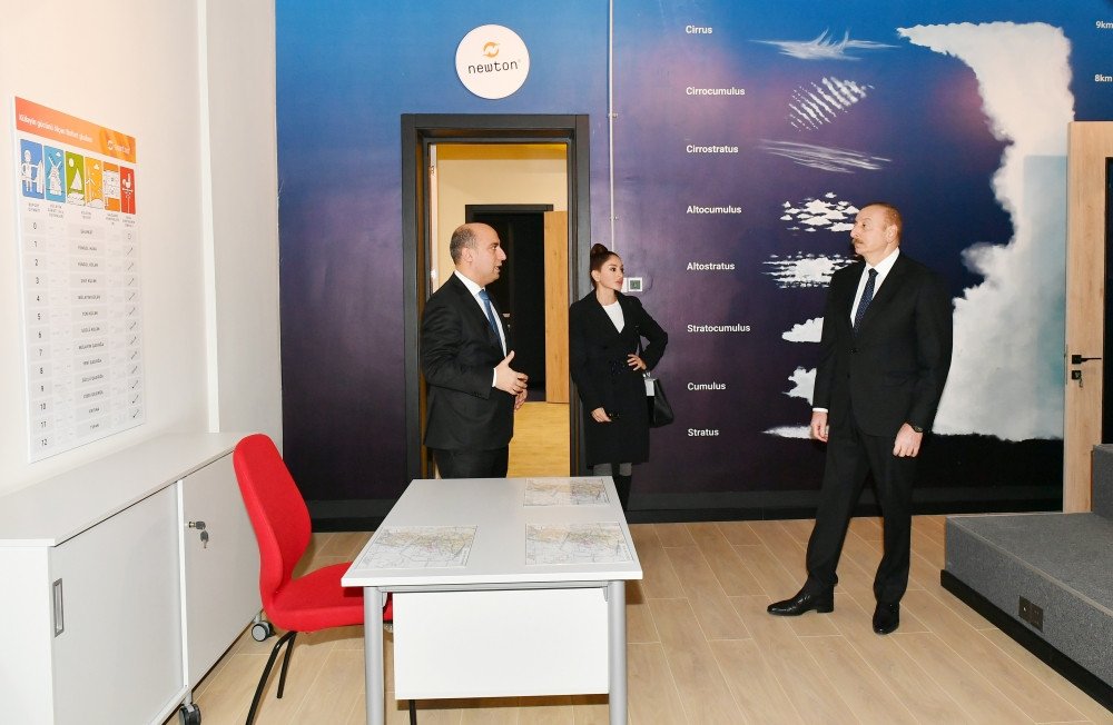 Prezident İlham Əliyev və birinci xanım Mehriban Əliyeva Bakıda “STEAM İnnovasiya Mərkəzi”nin açılışında iştirak ediblər<font color=red> - FOTOLAR</font>