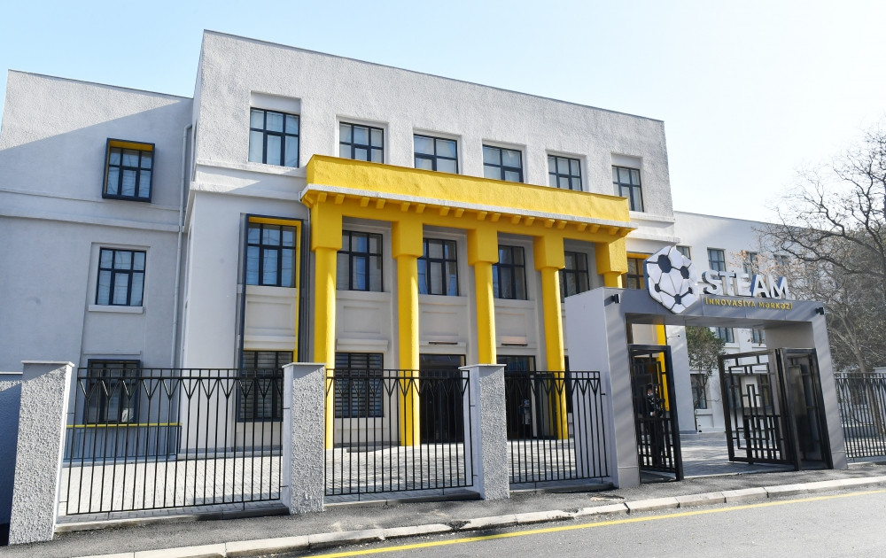Prezident İlham Əliyev və birinci xanım Mehriban Əliyeva Bakıda “STEAM İnnovasiya Mərkəzi”nin açılışında iştirak ediblər<font color=red> - FOTOLAR</font>