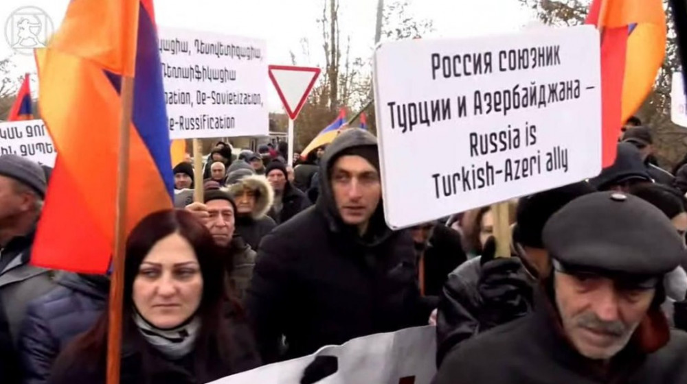 Ermənistanda Rusiya əleyhinə mitinq keçirilir<font color=red> - FOTOLAR</font>
