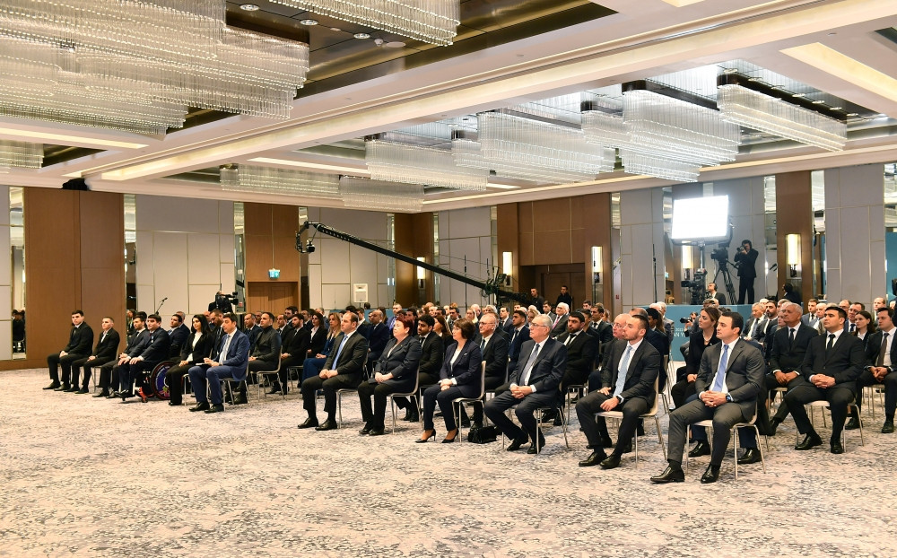 <span style='color:red'>Prezident İlham Əliyev ötən ilin idman yekunlarına həsr olunmuş mərasimdə iştirak edib<font color='red'> - YENİLƏNİB</font><font color=red> - FOTOLAR</font></span>