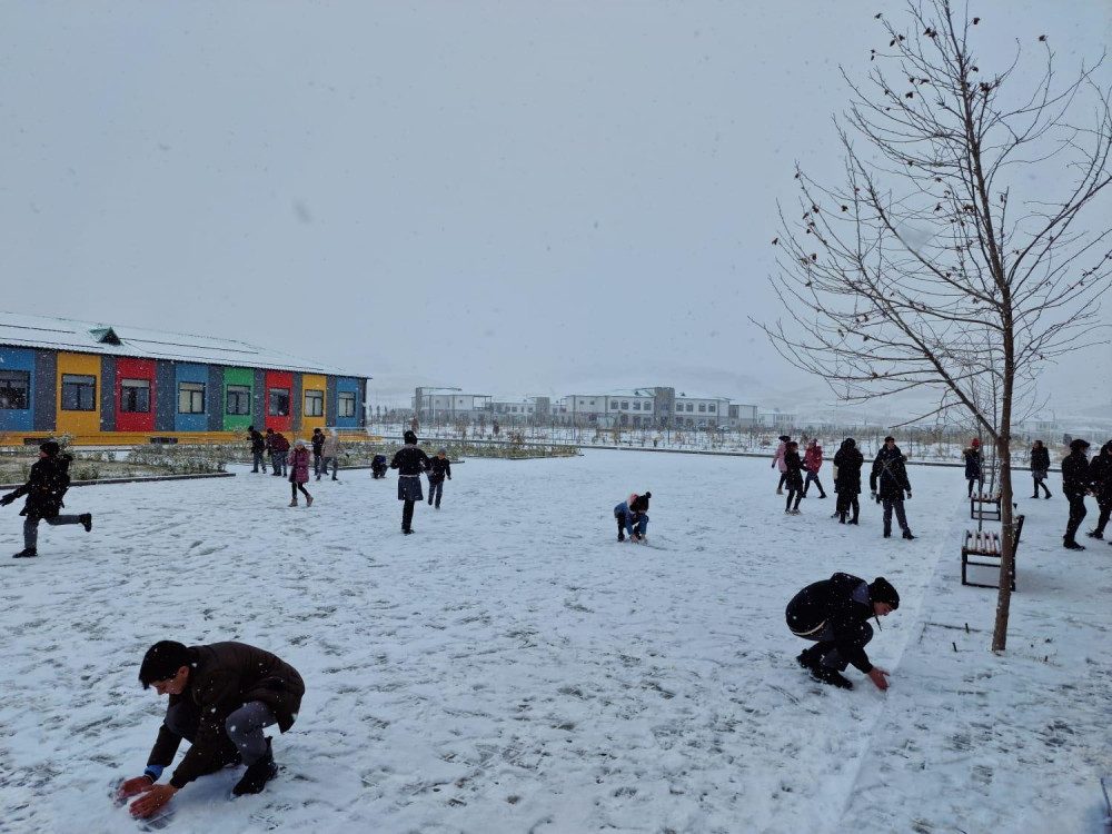 Zəngilanın Ağalı kəndində məktəblilərin ilk qar sevinci<font color=red> - FOTOLAR</font>