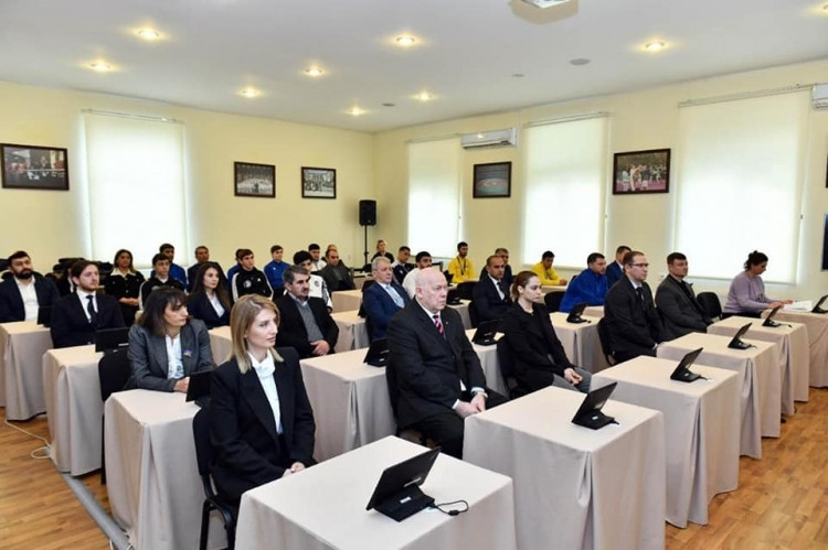 Fərid Qayıbov ötən ay beynəlxalq turnirlərdə uğur qazanan idmançılarla görüşüb<font color=red> - FOTOLAR</font>