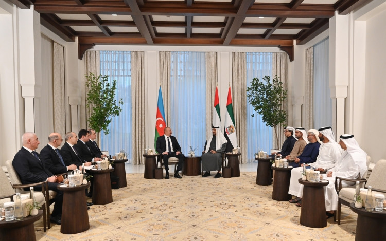 Azərbaycan Prezidenti İlham Əliyevin Birləşmiş Ərəb Əmirliklərinin Prezidenti Şeyx Məhəmməd bin Zayed Al Nəhyan ilə görüşü olub<font color='red'> - YENİLƏNİB</font><font color=red> - FOTOLAR</font>