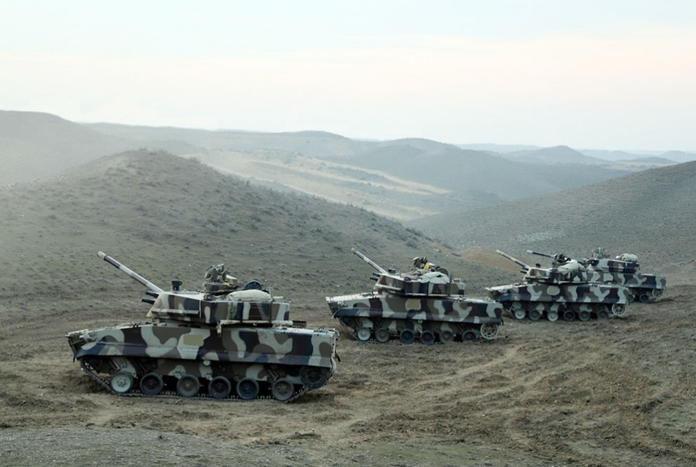 Müdafiə Nazirliyinin rəhbər heyəti Quru Qoşunlarının hərbi hissələrində olub<font color=red> - FOTOLAR</font>