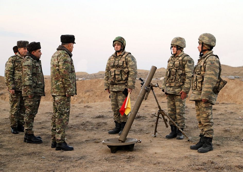Müdafiə Nazirliyinin rəhbər heyəti Quru Qoşunlarının hərbi hissələrində olub<font color=red> - FOTOLAR</font>