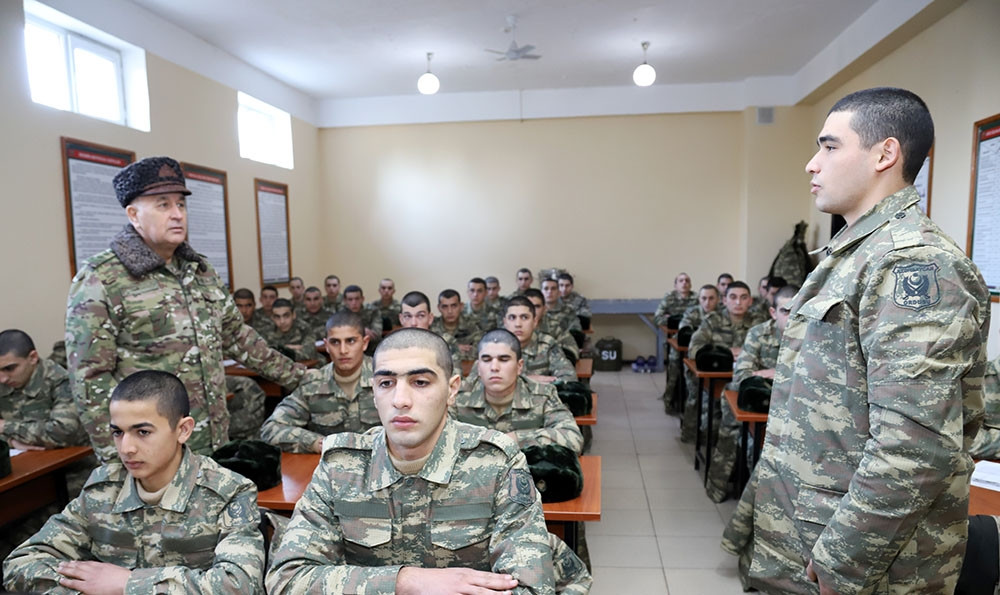 Müdafiə Nazirliyinin rəhbər heyəti Quru Qoşunlarının hərbi hissələrində olub<font color=red> - FOTOLAR</font>