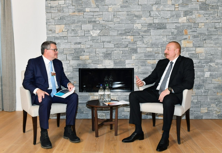 Prezident İlham Əliyevin Davosda “CISCO” şirkətinin qlobal innovasiyalar üzrə vitse-prezidenti ilə görüşü olub <font color='red'> - YENİLƏNİB</font><font color=red> - FOTOLAR</font>