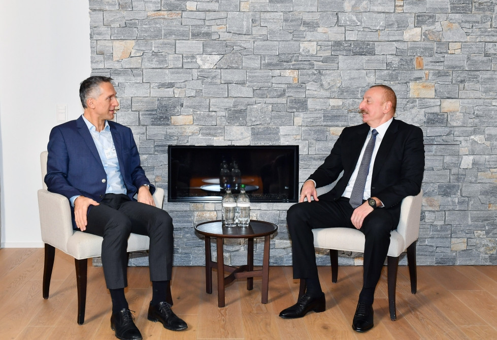Prezident İlham Əliyevin Davosda “Signify” şirkətinin baş icraçı direktoru ilə görüşü olub<font color='red'> - YENİLƏNİB</font><font color=red> - FOTOLAR</font>