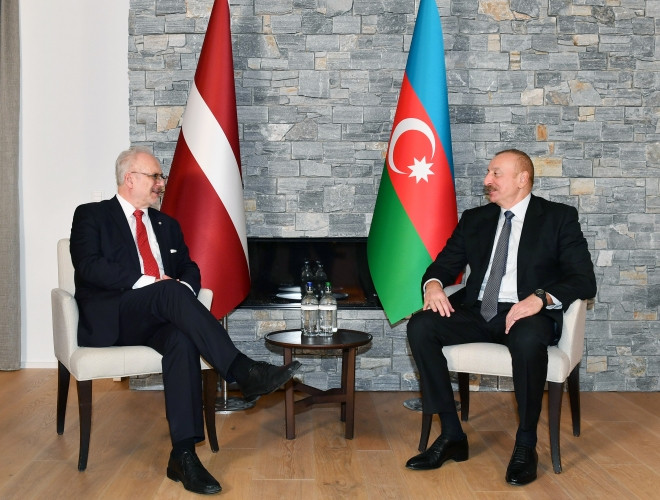 Prezident İlham Əliyevin Davosda Latviya Prezidenti ilə görüşü olub<font color='red'> - YENİLƏNİB</font><font color=red> - FOTOLAR</font>
