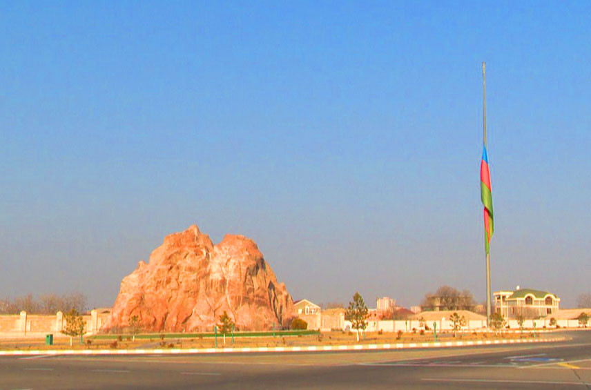 Naxçıvanda 20 Yanvar şəhidləri bir dəqiqəlik sükutla yad edildi<font color=red> - FOTOLAR</font>