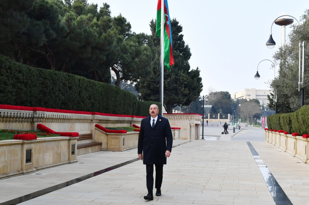 Prezident İlham Əliyev 20 Yanvar faciəsinin 33-cü ildönümü ilə əlaqədar Şəhidlər xiyabanını ziyarət edib<font color=red> - FOTOLAR</font>