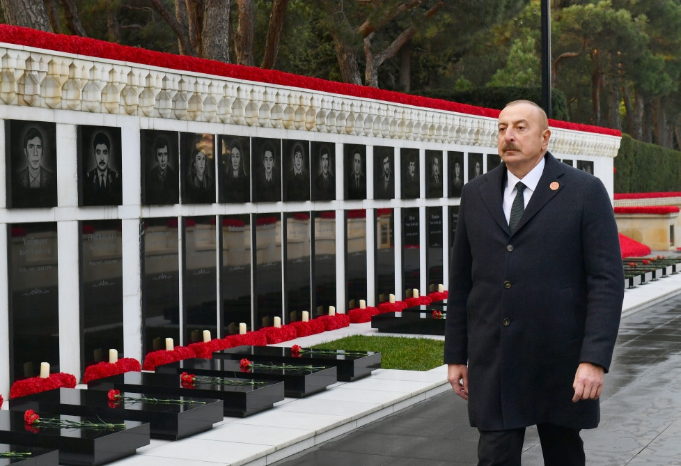 Prezident İlham Əliyev 20 Yanvar faciəsinin 33-cü ildönümü ilə əlaqədar Şəhidlər xiyabanını ziyarət edib<font color=red> - FOTOLAR</font>