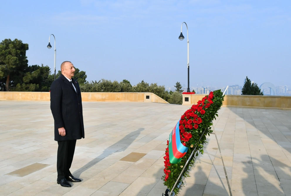 Prezident İlham Əliyev 20 Yanvar faciəsinin 33-cü ildönümü ilə əlaqədar Şəhidlər xiyabanını ziyarət edib<font color=red> - FOTOLAR</font>