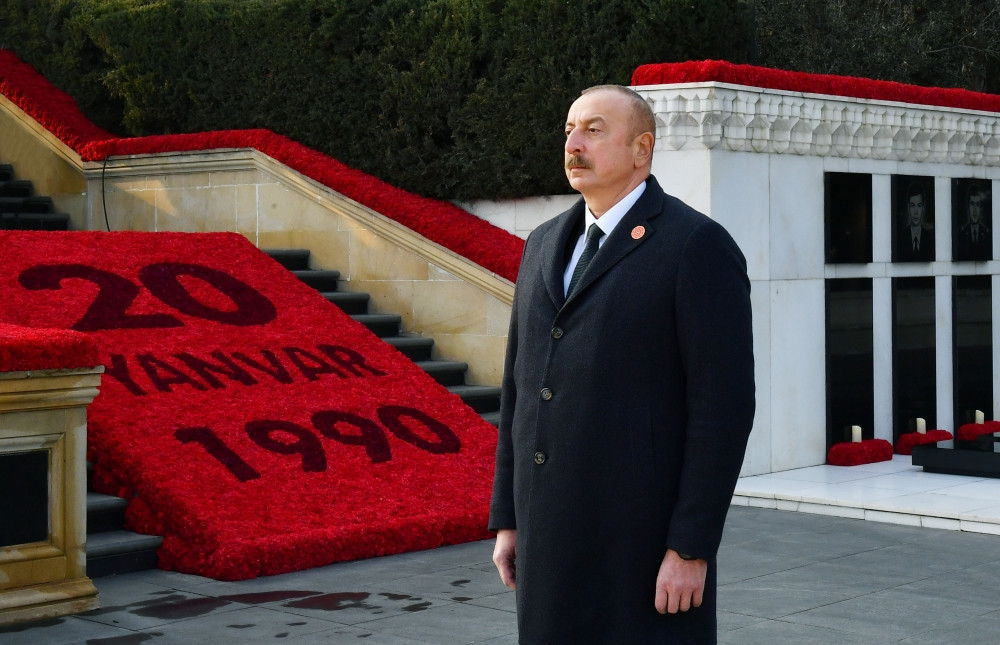 Prezident İlham Əliyev 20 Yanvar faciəsinin 33-cü ildönümü ilə əlaqədar Şəhidlər xiyabanını ziyarət edib<font color=red> - FOTOLAR</font>