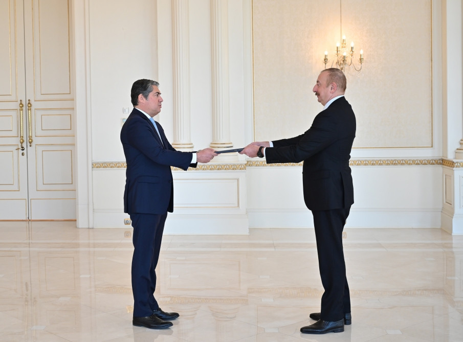 Prezident İlham Əliyev Yunanıstanın Azərbaycanda yeni təyin olunan səfirinin etimadnaməsini qəbul edib<font color='red'> - YENİLƏNİB</font><font color=red> - FOTOLAR</font>