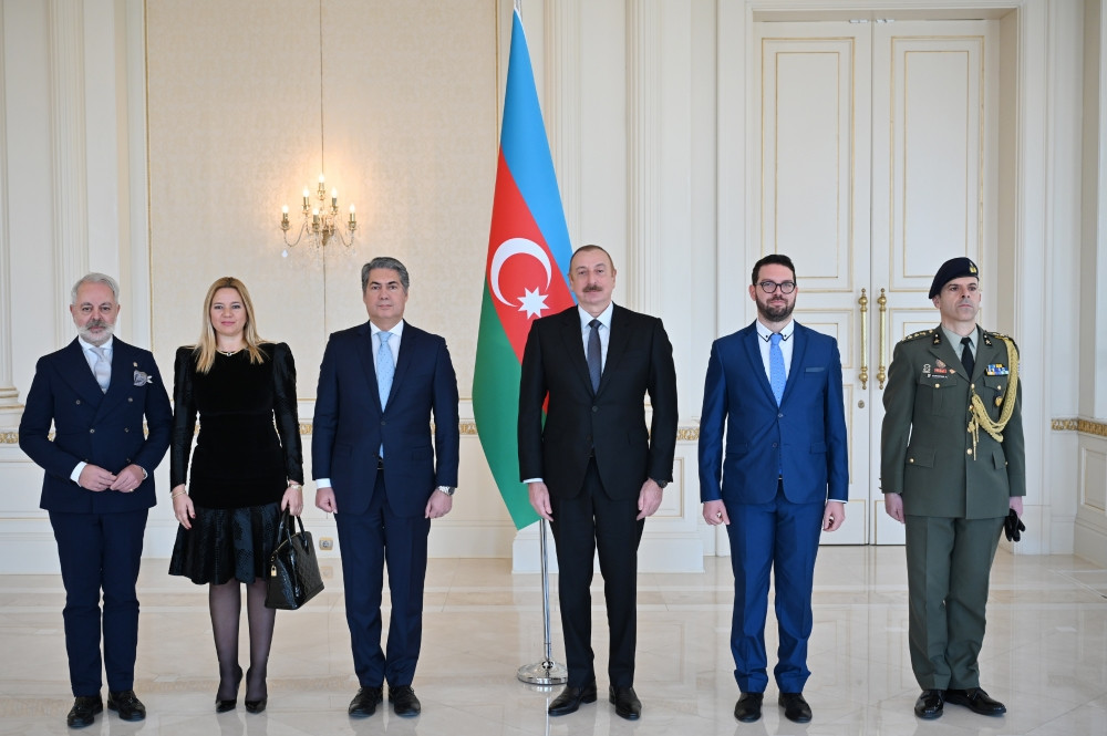 Prezident İlham Əliyev Yunanıstanın Azərbaycanda yeni təyin olunan səfirinin etimadnaməsini qəbul edib<font color='red'> - YENİLƏNİB</font><font color=red> - FOTOLAR</font>