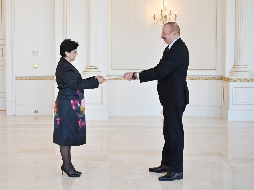 Prezident İlham Əliyev Meksikanın Azərbaycanda yeni təyin olunan səfirinin etimadnaməsini qəbul edib<font color='red'> - YENİLƏNİB</font><font color=red> - FOTOLAR</font>
