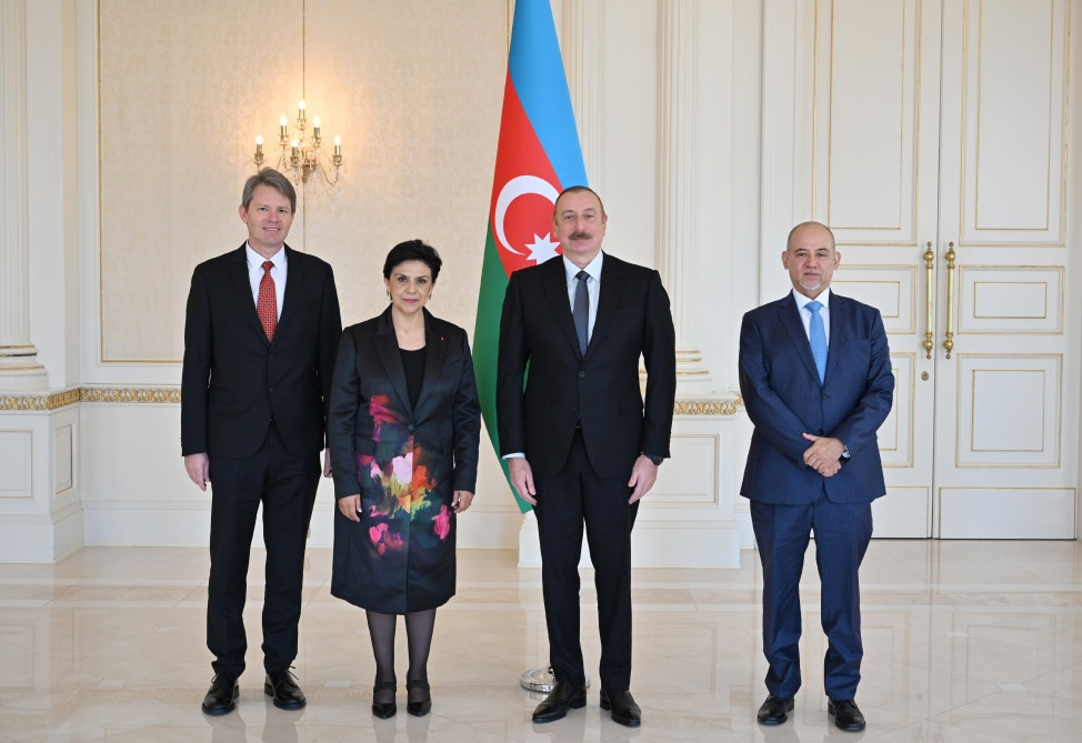 Prezident İlham Əliyev Meksikanın Azərbaycanda yeni təyin olunan səfirinin etimadnaməsini qəbul edib<font color='red'> - YENİLƏNİB</font><font color=red> - FOTOLAR</font>