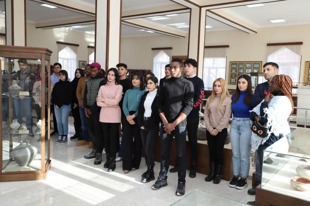 Əcnəbi tələbələr Şahbuzun turizm imkanları ilə tanış olublar<font color=red> - FOTOLAR</font>