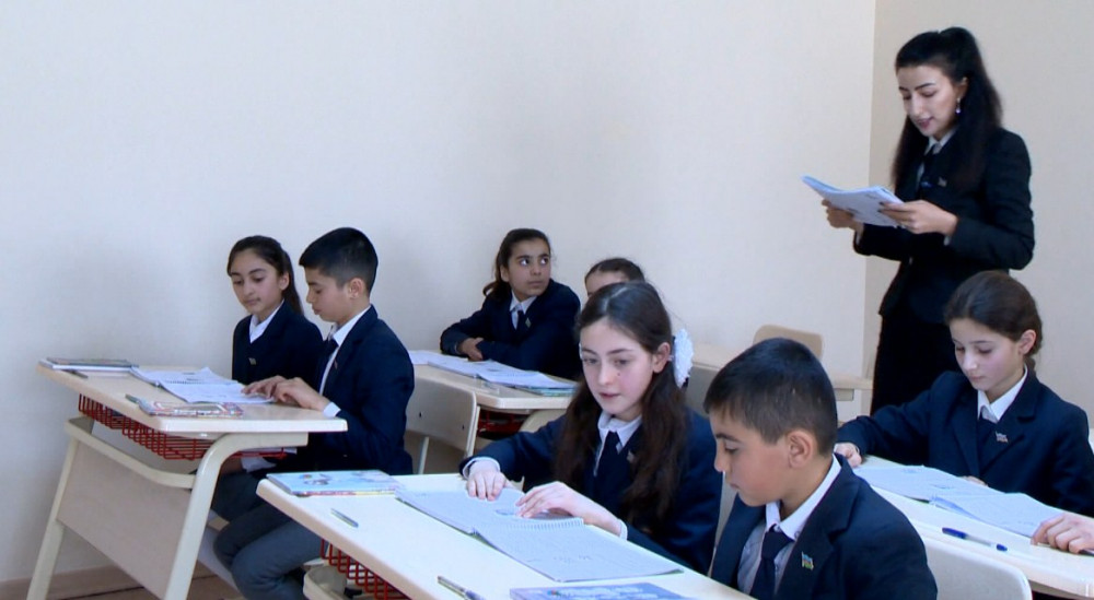 Sabahdan etibarən məktəblilərin qış tətili başlayır<font color=red> - FOTOLAR</font>