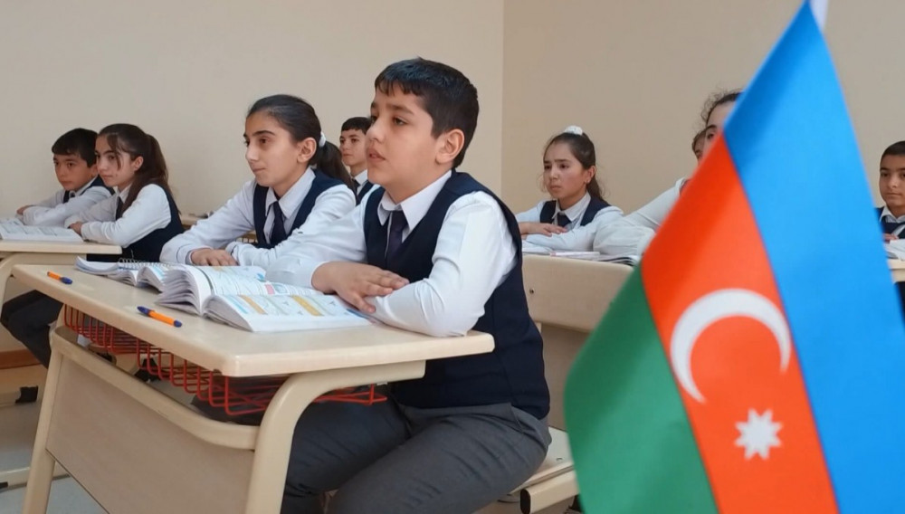 Sabahdan etibarən məktəblilərin qış tətili başlayır<font color=red> - FOTOLAR</font>