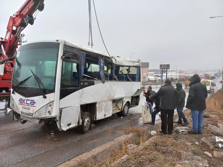 Türkiyədə avtobus qəzaya uğrayıb, 25 nəfər yaralanıb<font color=red> - FOTOLAR</font>