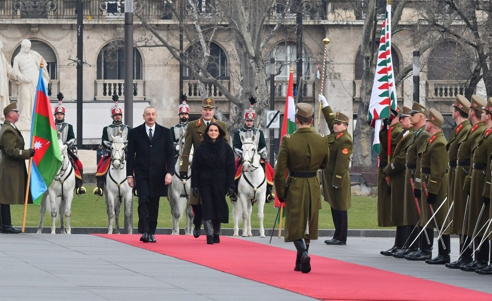 Budapeştdə Azərbaycan Prezidenti İlham Əliyevin rəsmi qarşılanma mərasimi olub<font color=red> - FOTOLAR</font>
