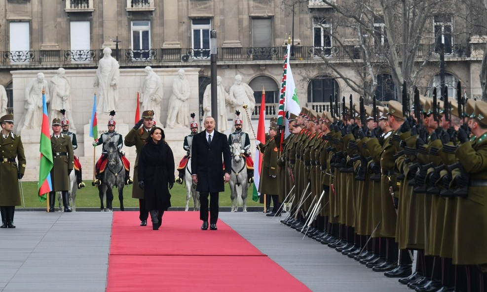 Budapeştdə Azərbaycan Prezidenti İlham Əliyevin rəsmi qarşılanma mərasimi olub<font color=red> - FOTOLAR</font>