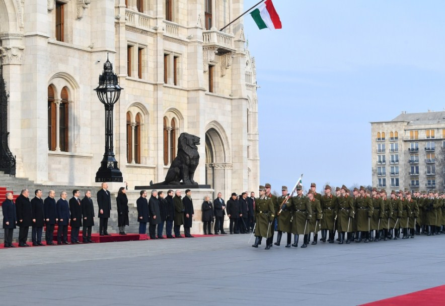Budapeştdə Azərbaycan Prezidenti İlham Əliyevin rəsmi qarşılanma mərasimi olub<font color=red> - FOTOLAR</font>