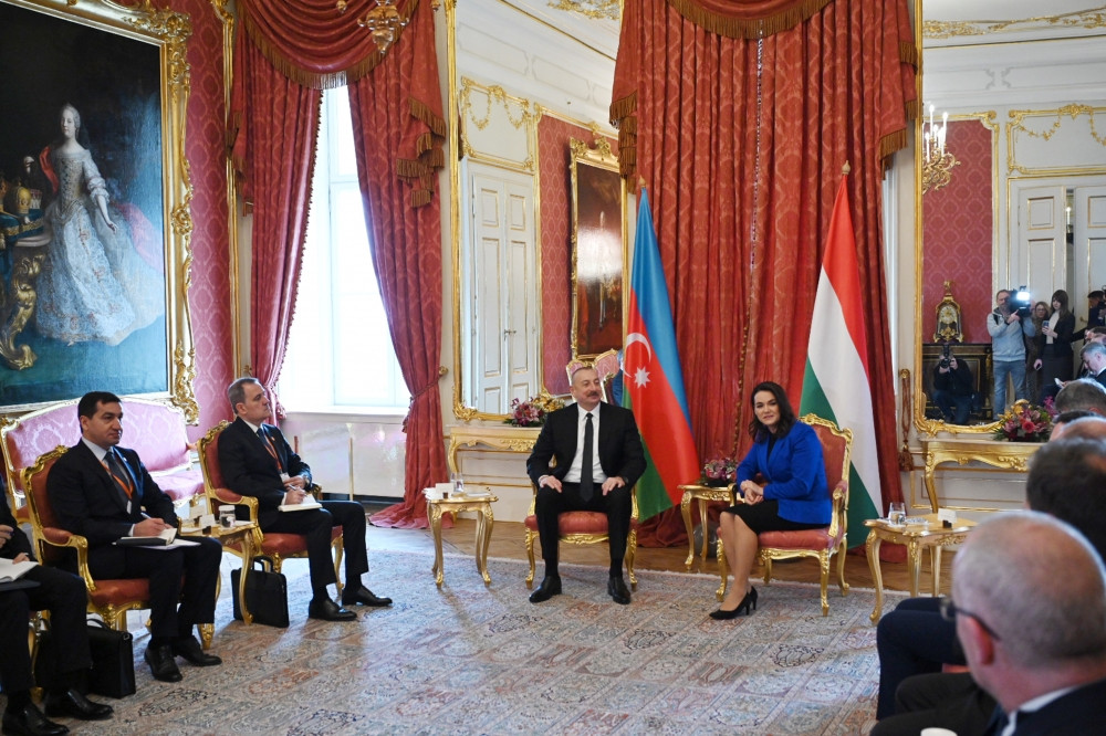 Azərbaycan Prezidenti İlham Əliyevin Macarıstan Prezidenti Katalin Novak ilə geniş tərkibdə görüşü olub<font color='red'> - YENİLƏNİB</font><font color=red> - FOTOLAR</font>