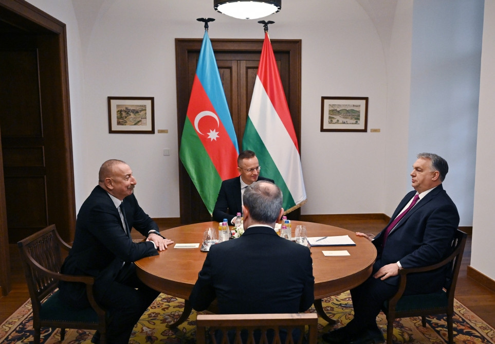 Azərbaycan Prezidenti İlham Əliyevin Macarıstanın Baş naziri Viktor Orban ilə məhdud tərkibdə görüşü olub<font color='red'> - YENİLƏNƏCƏK</font><font color=red> - FOTOLAR</font>