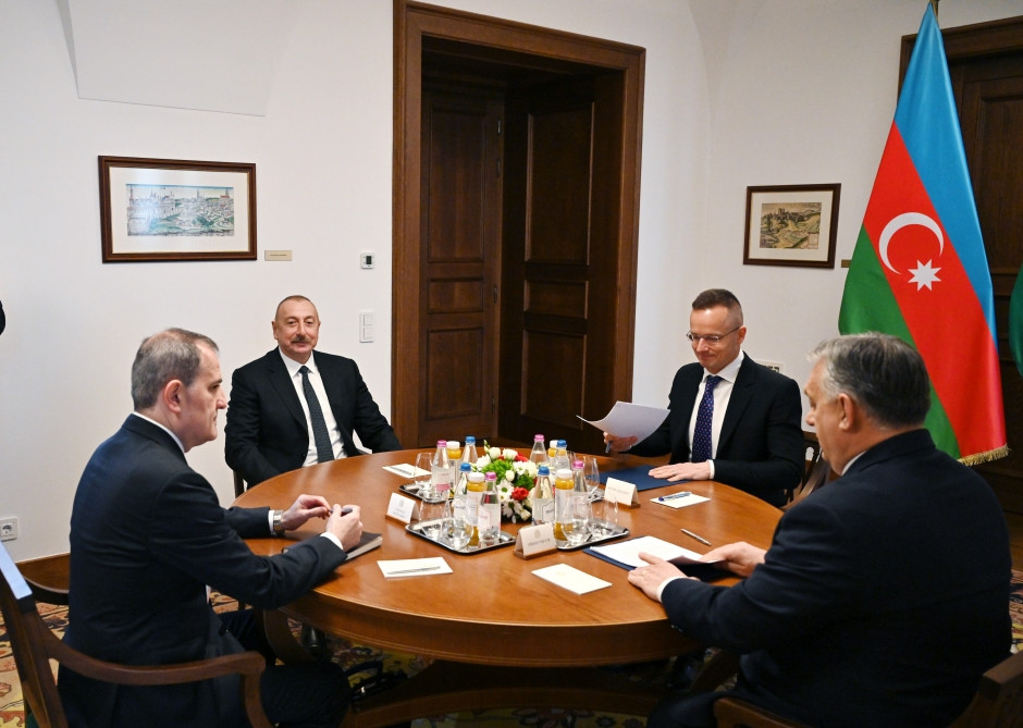 Azərbaycan Prezidenti İlham Əliyevin Macarıstanın Baş naziri Viktor Orban ilə məhdud tərkibdə görüşü olub<font color='red'> - YENİLƏNƏCƏK</font><font color=red> - FOTOLAR</font>