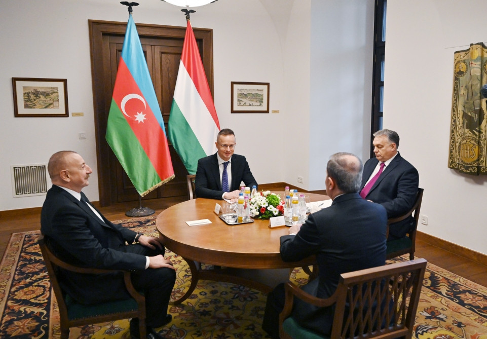 Azərbaycan Prezidenti İlham Əliyevin Macarıstanın Baş naziri Viktor Orban ilə məhdud tərkibdə görüşü olub<font color='red'> - YENİLƏNƏCƏK</font><font color=red> - FOTOLAR</font>