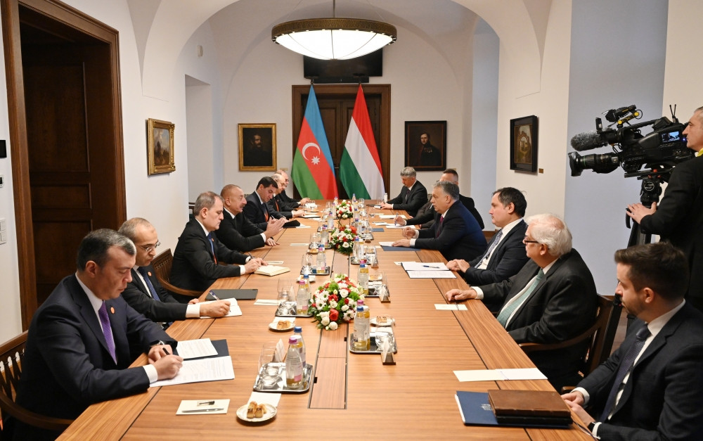 Azərbaycan Prezidenti İlham Əliyevin Macarıstanın Baş naziri Viktor Orban ilə geniş tərkibdə görüşü olub<font color='red'> - YENİLƏNƏCƏK</font><font color=red> - FOTOLAR</font>