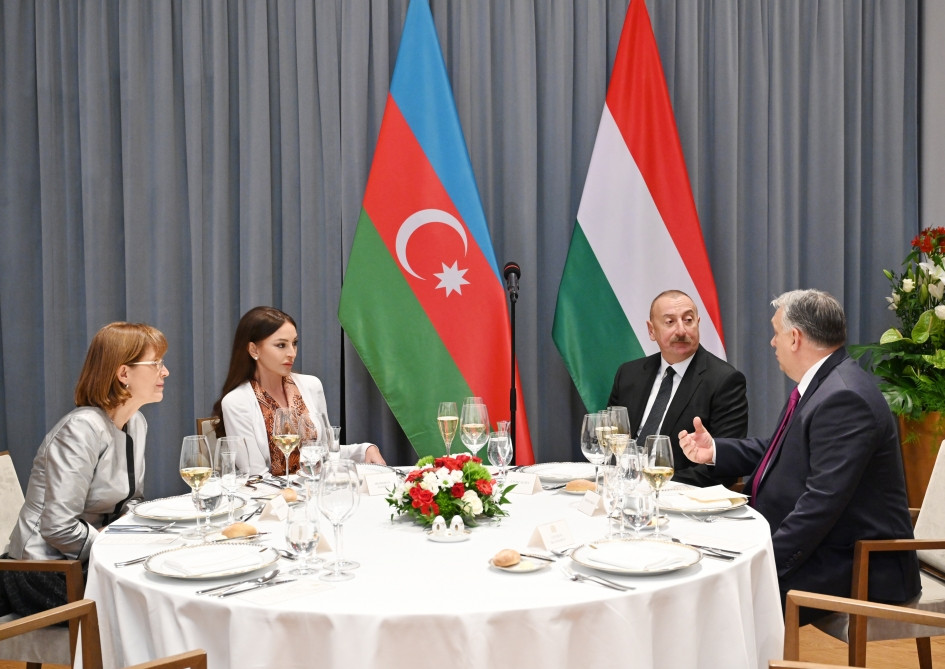 Prezident İlham Əliyevin və birinci xanım Mehriban Əliyevanın şərəfinə rəsmi nahar <font color='red'> - YENİLƏNİB</font><font color=red> - FOTOLAR</font>