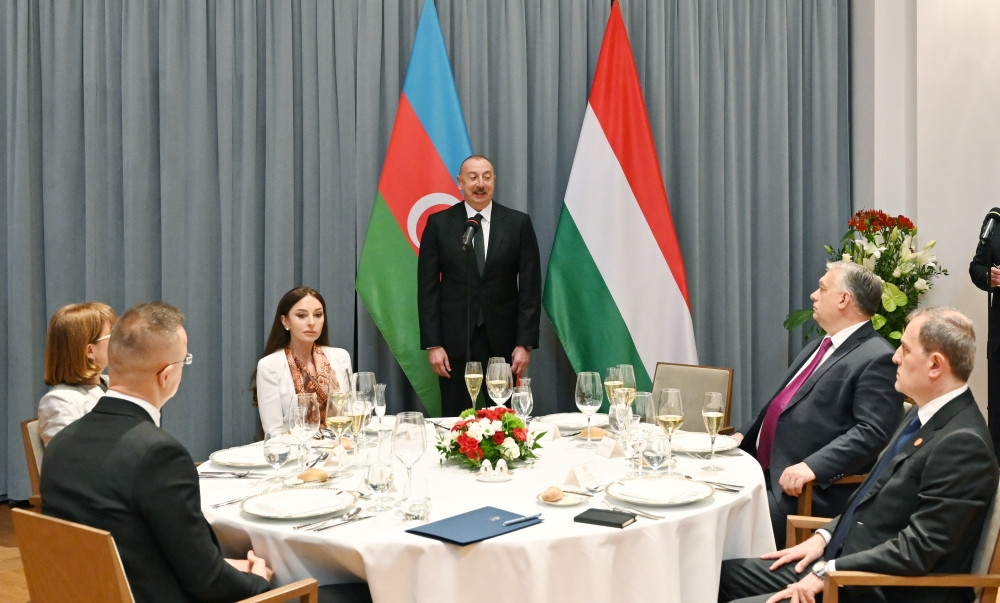 Prezident İlham Əliyevin və birinci xanım Mehriban Əliyevanın şərəfinə rəsmi nahar <font color='red'> - YENİLƏNİB</font><font color=red> - FOTOLAR</font>