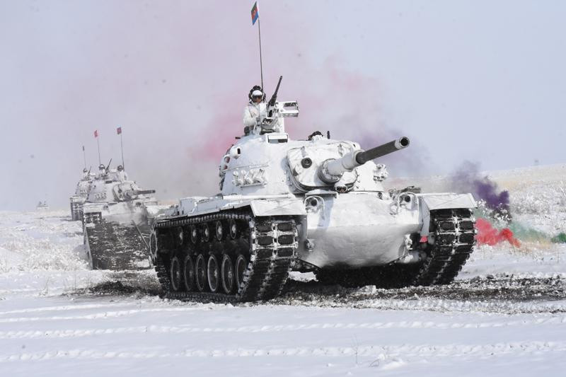 Azərbaycan Ordusunun tankları Türkiyədə keçirilən təlimlərdə manevrlər edib<font color=red> - FOTOLAR</font>