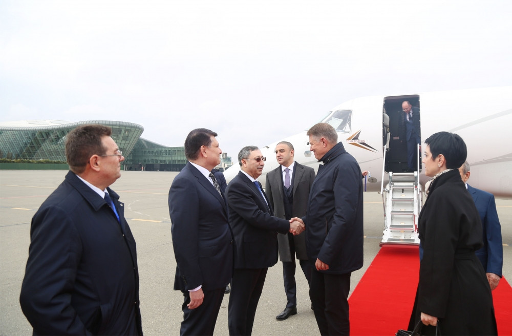 Rumıniya Prezidenti Klaus Yohannis Azərbaycana rəsmi səfərə gəlib<font color=red> - FOTOLAR</font>