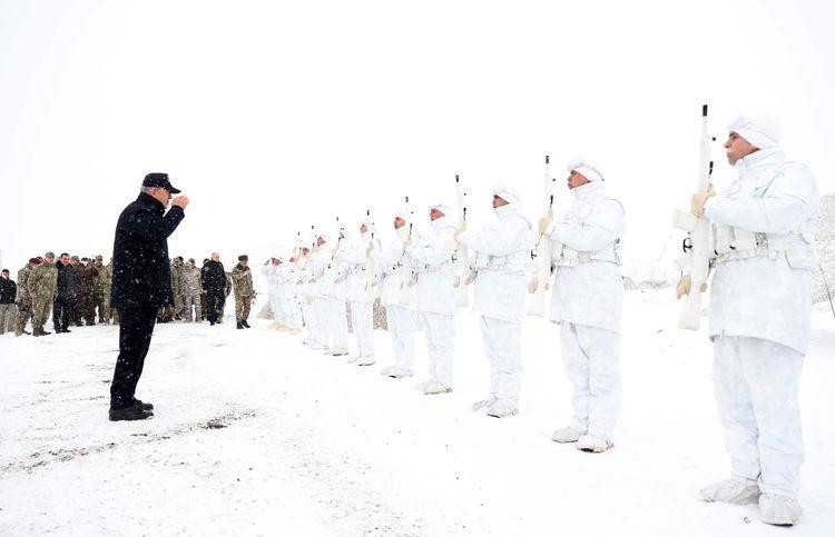 Qarsda hərbi təlimlərin yekununda Azərbaycan hərbçiləri şərti hədəfləri tam dəqiqliklə vurublar<font color=red> - FOTOLAR</font>