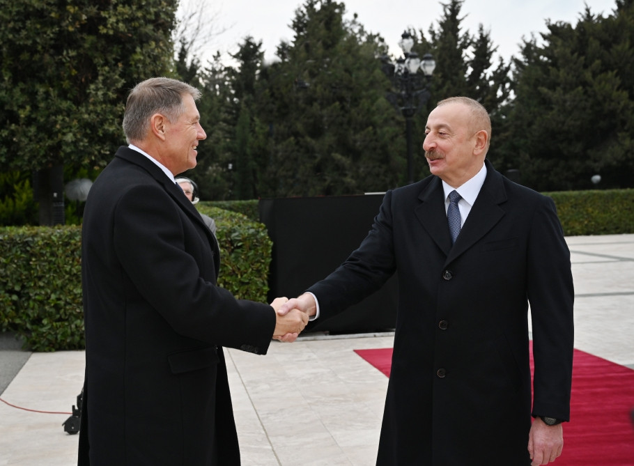 Rumıniya Prezidenti Klaus Yohannisin rəsmi qarşılanma mərasimi olub<font color=red> - FOTOLAR</font>