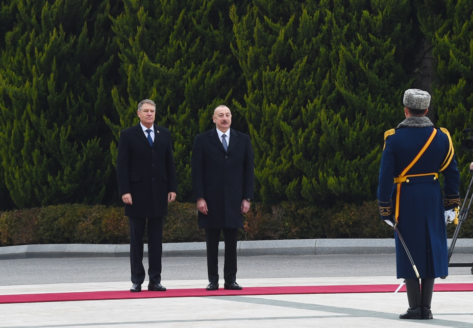 Rumıniya Prezidenti Klaus Yohannisin rəsmi qarşılanma mərasimi olub<font color=red> - FOTOLAR</font>