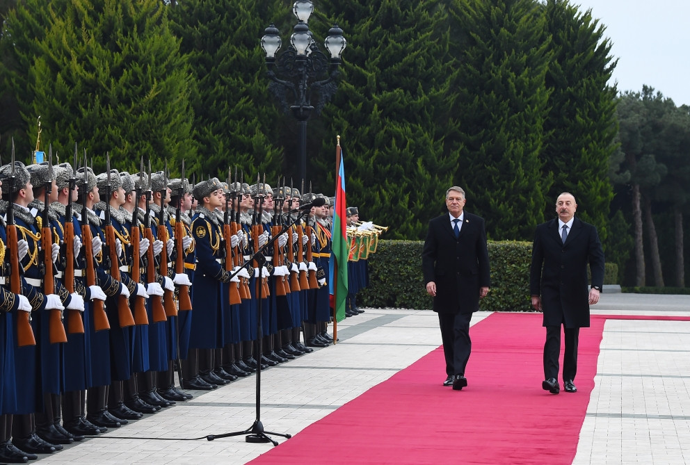 Rumıniya Prezidenti Klaus Yohannisin rəsmi qarşılanma mərasimi olub<font color=red> - FOTOLAR</font>